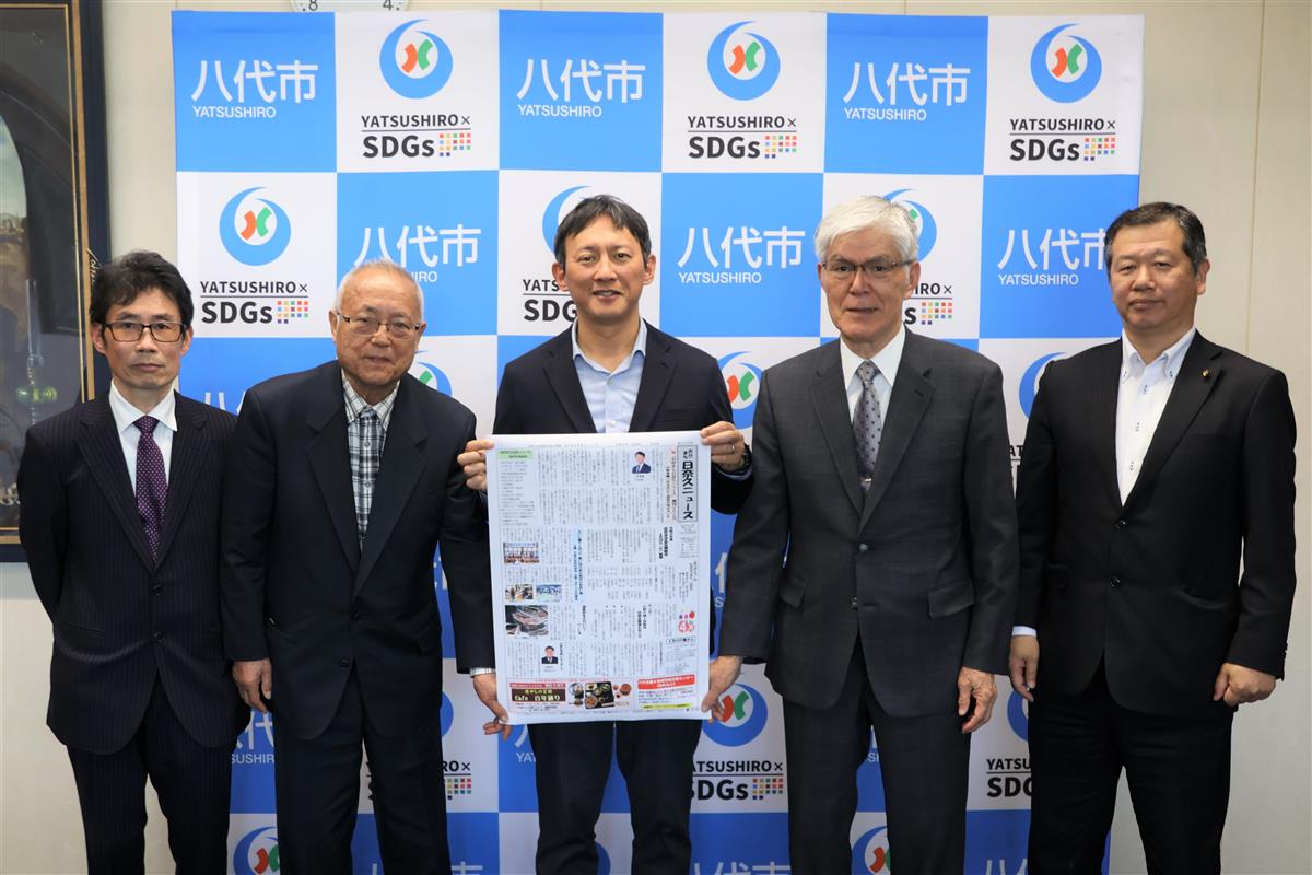 小野市長（中央）と日奈久住民自治会関係者の画像