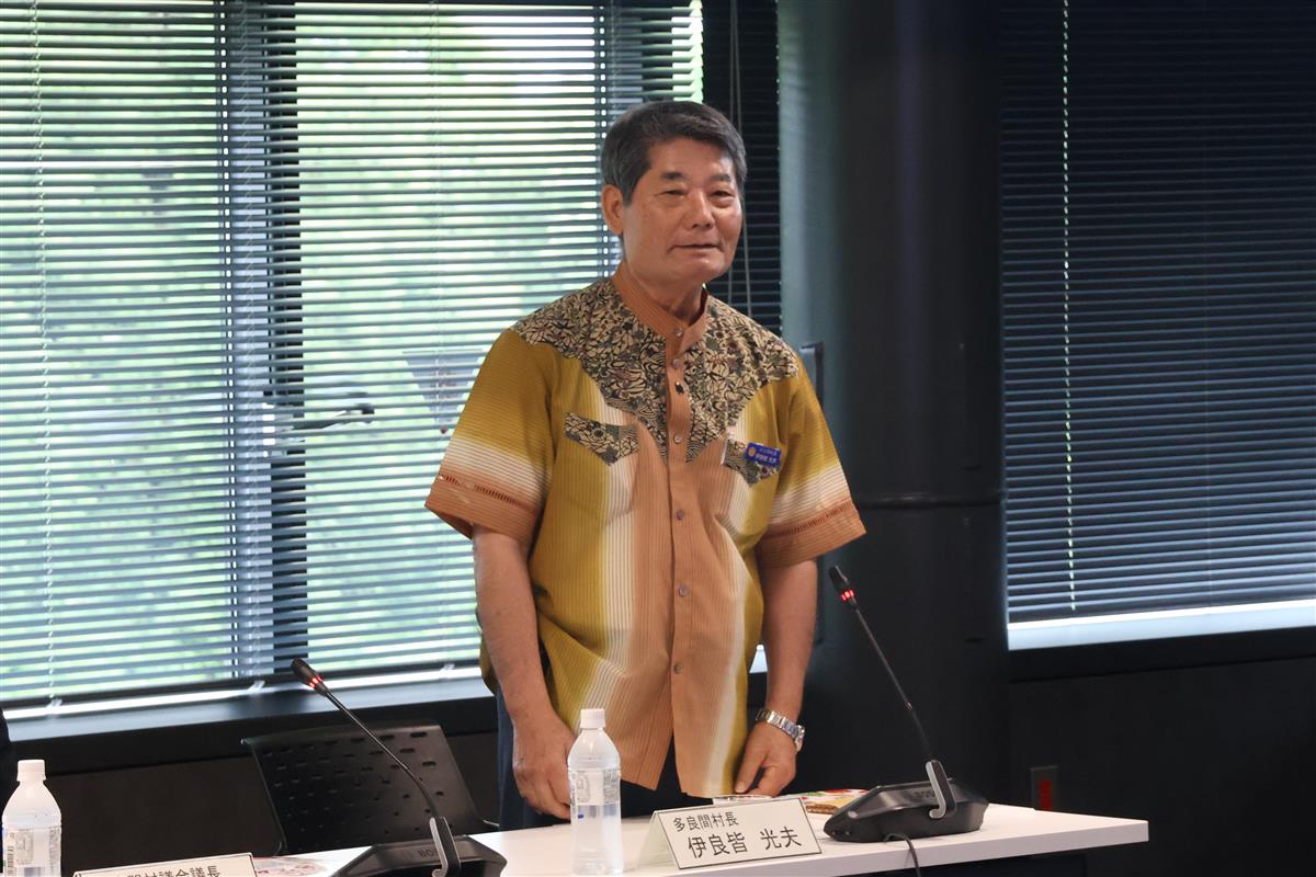 あいさつをする伊良皆村長の画像