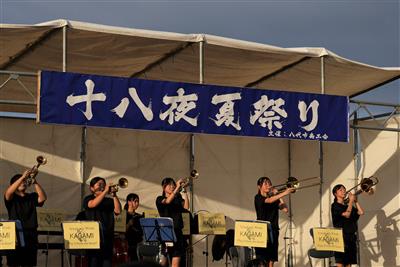 鏡中学校の吹奏楽部による演奏