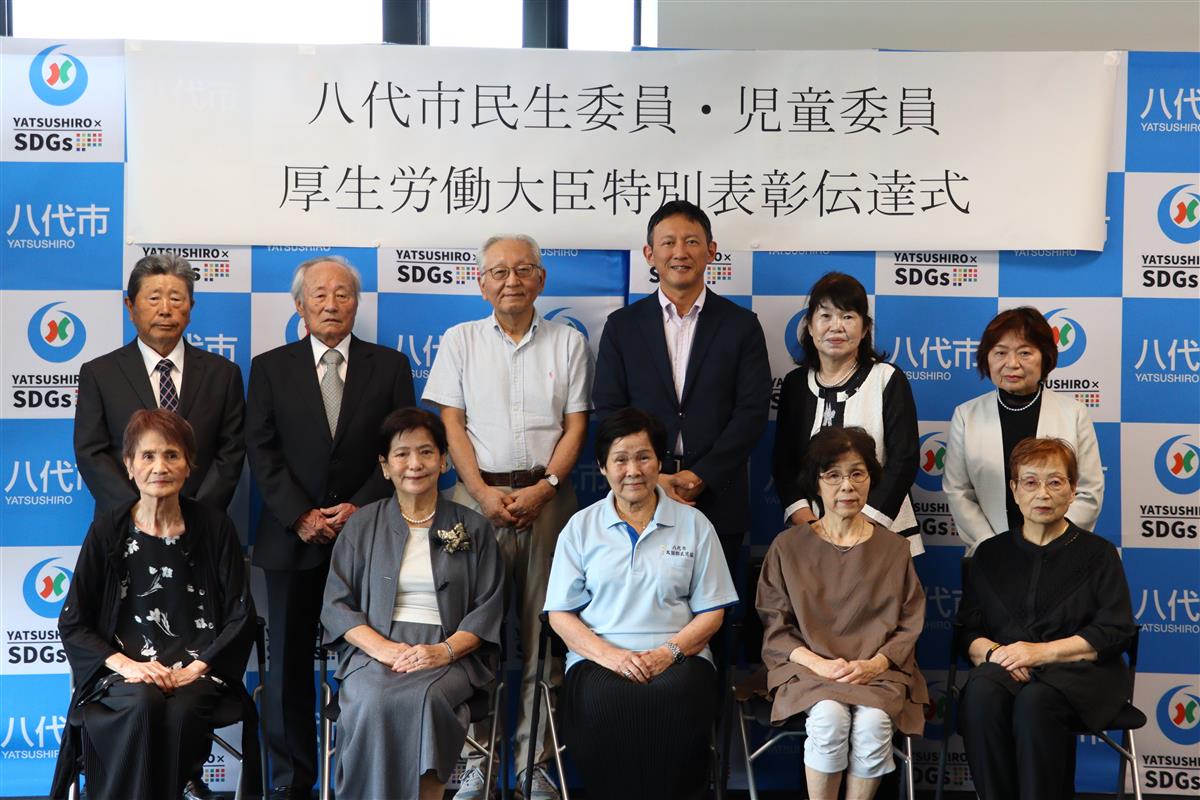 被表彰者の皆さんと小野市長の画像