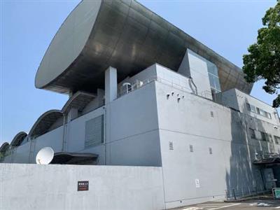 地震後の博物館外観3