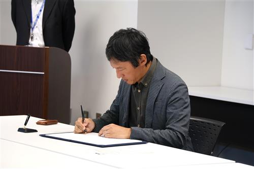 調印式の様子（小野市長）