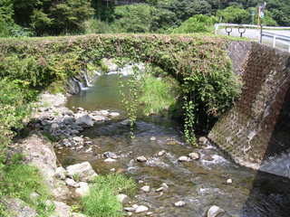 鹿路橋.jpg