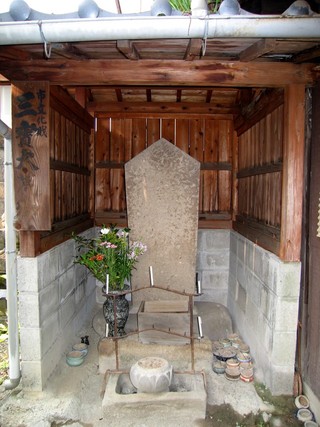 医王寺の庚申碑.jpg