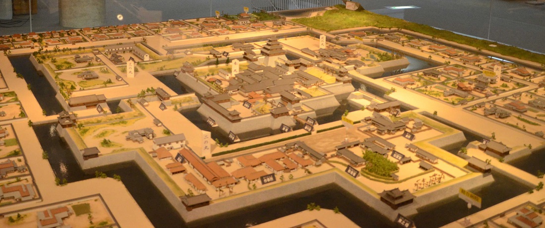 往時の八代城を精巧に再現した城郭模型