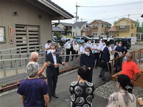 県知事仮設団地視察