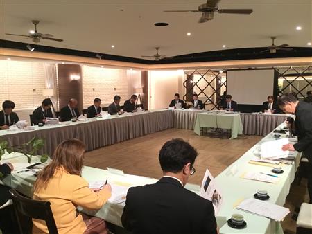 給食週間に伴う第七中学校生徒との給食会食1