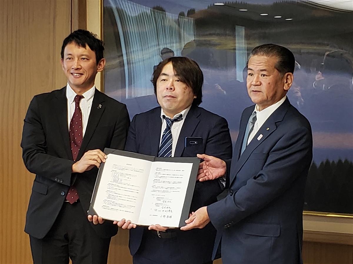 左から小野副知事、曽根邦夫代表取締役、中村博生市長